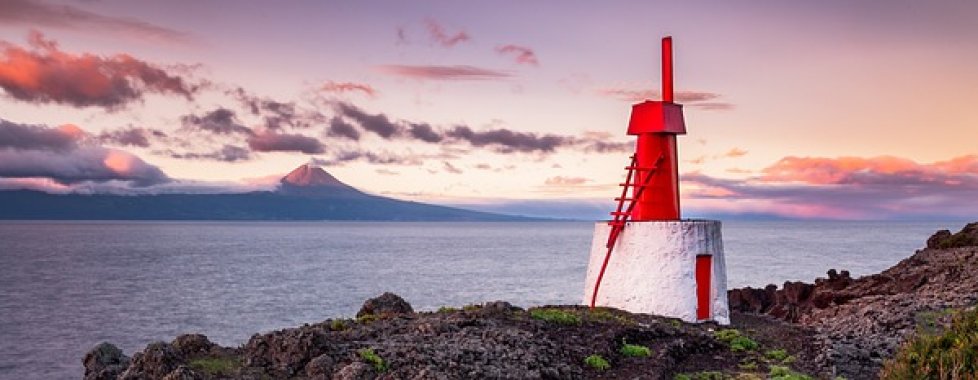 paesaggio con faro