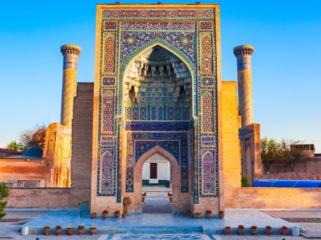 TOUR TAJIKISTAN E UZBEKISTAN : GHIACCIAI E MINARETI