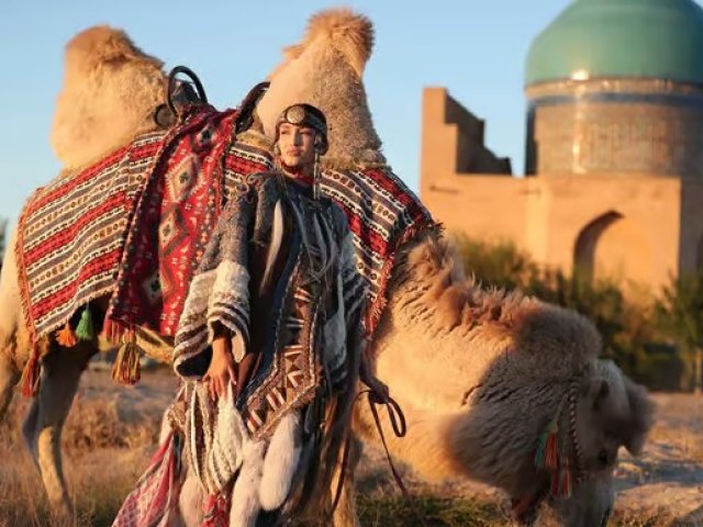 TOUR KAZAKISTAN E UZBEKISTAN : MOSAICO DI PIETRA