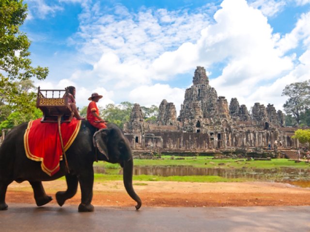 TOUR CAMBOGIA : NEL REGNO KHMER E STOP OVER A KUALA LUMPUR