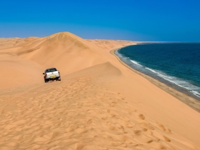 GRAN TOUR NAMIBIA FLY AND DRIVE base 4 persone