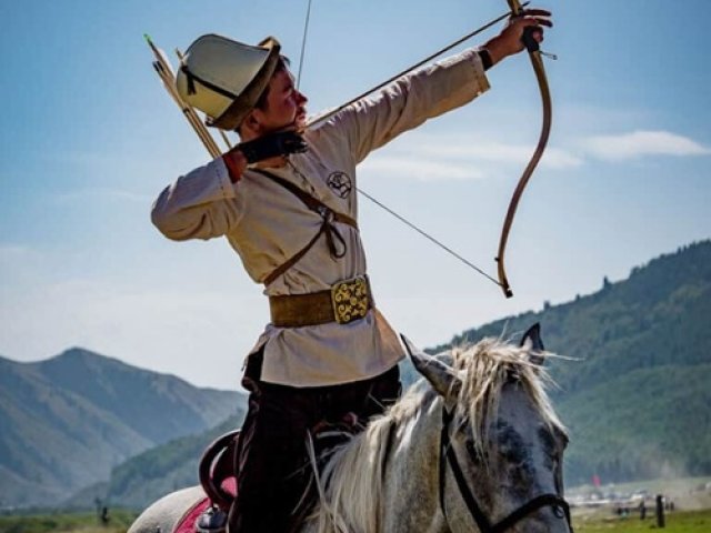 TOUR KIRGHIZISTAN : FRA STEPPA E CIELO