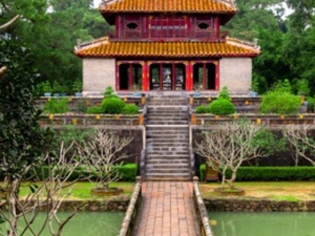 TOUR VIETNAM : LA LUNA NEL POZZO