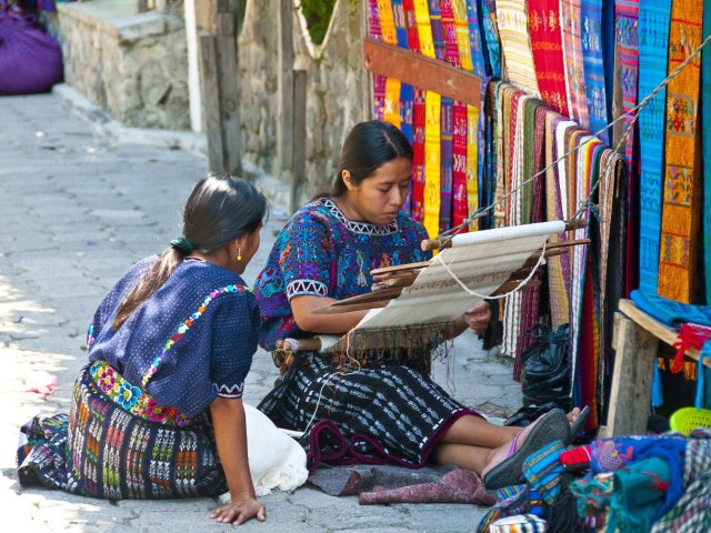 SORELLE IN GUATEMALA : TRA STORIA CULTURA E COMUNITA'