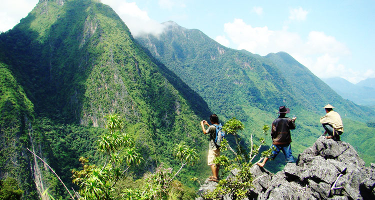 Trekking Laos